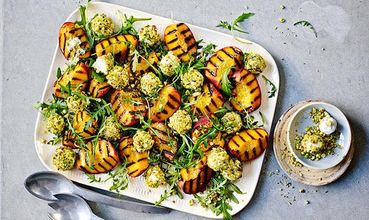 Grilled peaches and cheese salad